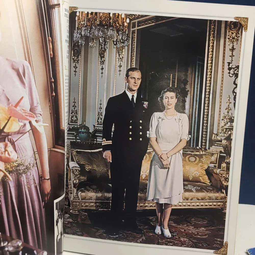 Royal Commemorative Magazine Set - Picture 6 of 16